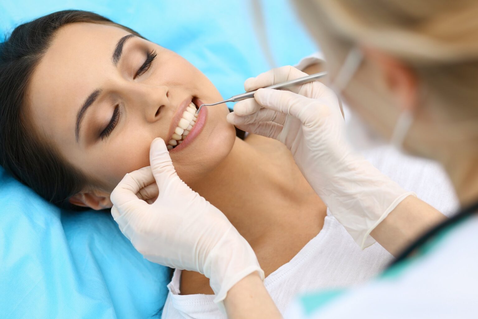 how-to-become-a-cosmetic-dentist-the-ultimate-guide-careerbright